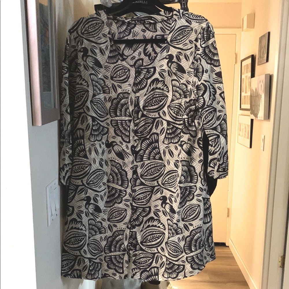 Gudrun Sjoden Black and Cream Boxy Graphic Blouse